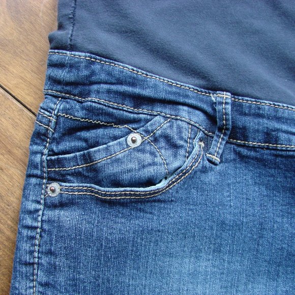 Thyme Maternity Denim Jean Shorts Stretch Band Waist Size Medium - Picture 7 of 15